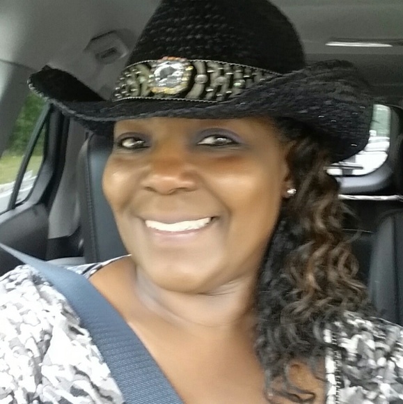 Meet your Posher, Lisa - Picture 1 of 1